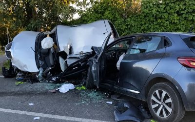 Italia, gravissimo sinistro stradale tra 3 autovetture: feriti e deceduti (1 / 2)