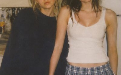 In via confidenziale, mia figlia di 13 anni ha portato a casa una compagna di classe affamata, poi ho visto cosa c’era nel suo zaino.