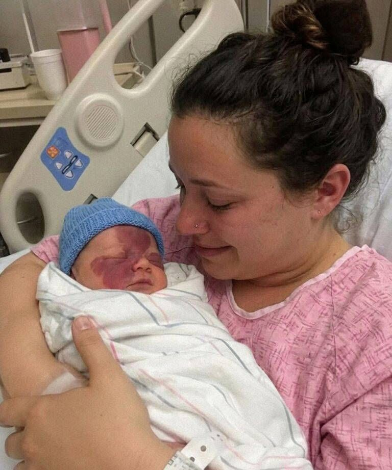 Ho portato in grembo un bambino per mia sorella e suo marito, ma nel momento in cui l’hanno vista, hanno esclamato: “Questa non è la bambina che volevamo!”.