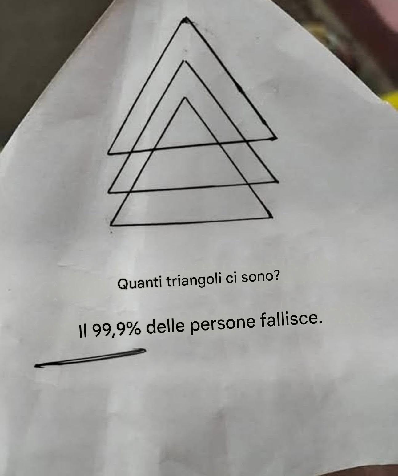 Quanti triangoli si vedono in questa foto?