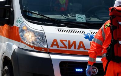 Dramma in piscina, muore annegato: il corpo trovato dalla mamma (1 / 2)