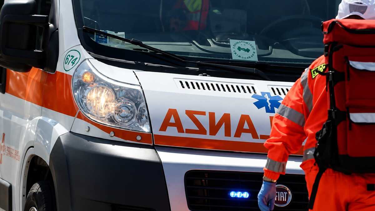 Dramma in piscina, muore annegato: il corpo trovato dalla mamma (1 / 2)