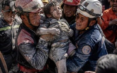 Terremoto Venezuela: bambino estratto vivo da sotto le macerie dopo 5 giorni (1 / 2)
